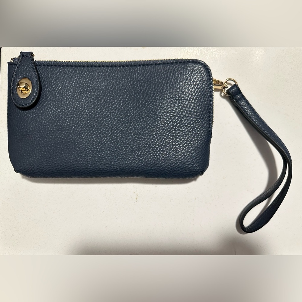 Unknown Designer Wristlet; NWOT; Clutch that covers to over shoulder bag